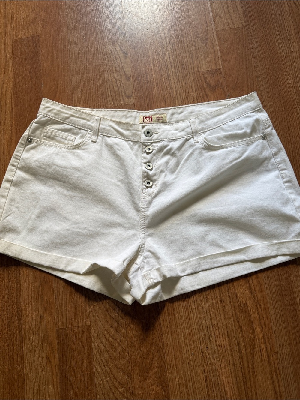 Lei Tatum Women's White Button-Front Denim Shorts